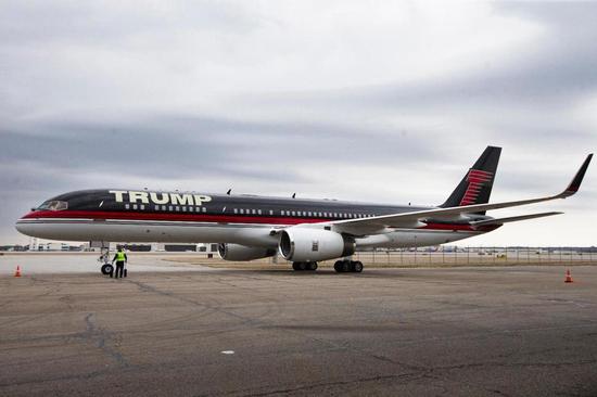 特朗普私人飞机在机场被撞 此机曾被视为财富象征
