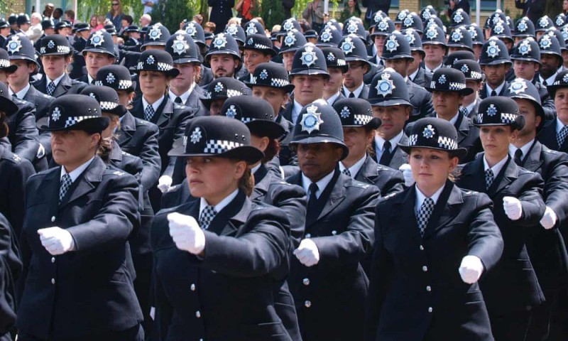 过去的六年 英国男警察被指控性骚扰数百次