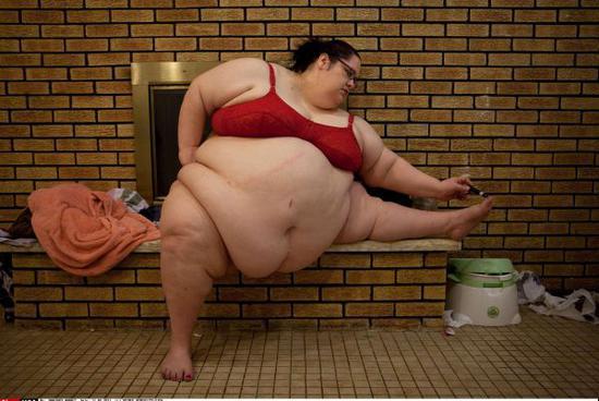 美国人10余年来变得更胖更矮 法媒：这并不意外