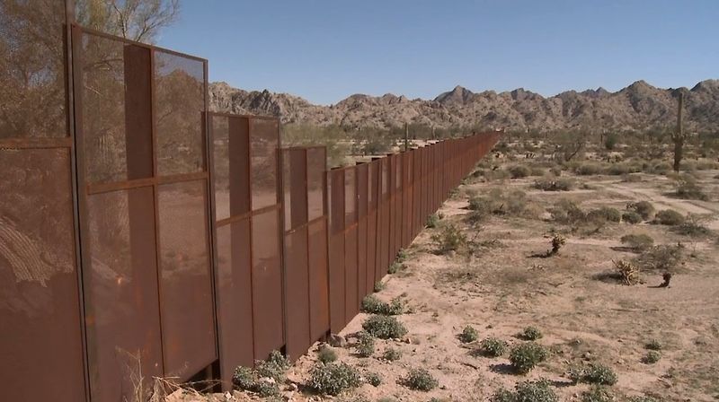 【蜗牛棋牌】白宫助手承认：给边境墙埋单的将是美国纳税人
