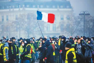 法国“黄马甲”何以越聚越多?被指因矛盾集中爆发