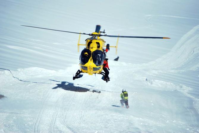 意法边境阿尔卑斯山区飞机相撞 造成至少4死2伤