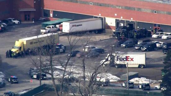 美国伊利诺伊州发生枪击案 致一死多伤