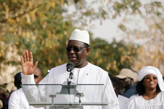 塞内加尔总统团队宣布获连任 反对派称要二轮投票