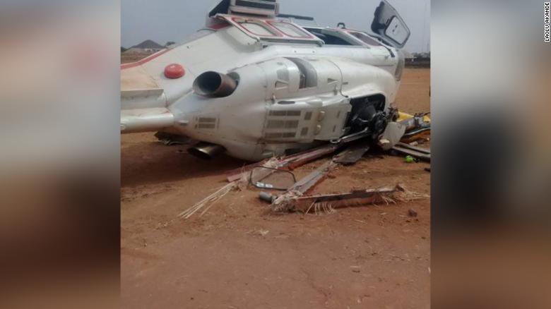 尼日利亚副总统所乘直升机降落时坠毁 现场曝光