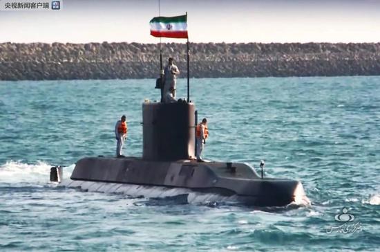 伊朗展示最新型“征服者”潜艇 总统参加服役仪式