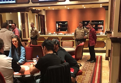 1552975627358896.jpg 【蜗牛棋牌】百乐宫扑克室再次被抢,一名警官受伤,罪犯抢救无效死亡!