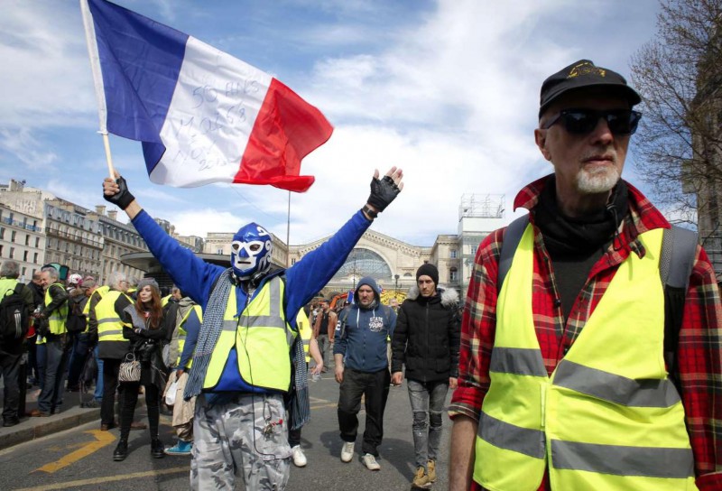 法国“黄马甲”举行第20周示威抗议 参与人数再降