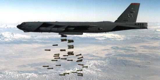 美军在欧部署6架B-52轰炸机 美媒：发给俄的信号