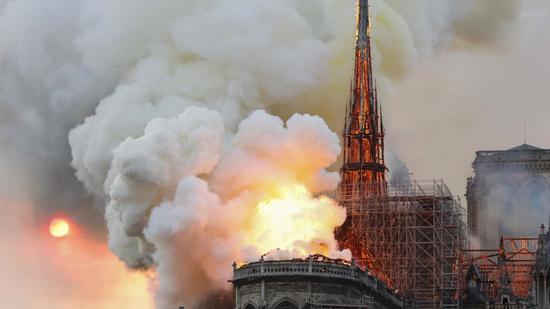 巴黎圣母院屋顶脚手架为起火点?检方问询建筑工人