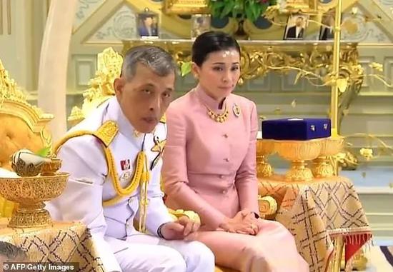 泰国王第四次结婚 演绎现实版《保镖》(图)