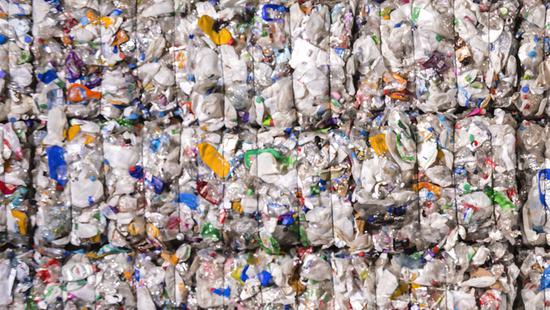 美国的“肮脏秘密”:扔进回收箱的塑料垃圾去哪了