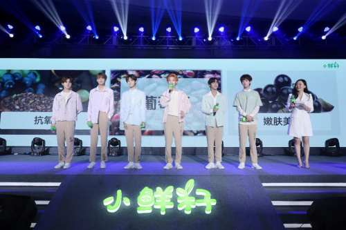 【蜗牛棋牌】携手乐华七子NEXT,AVON雅芳在中国市场推出定制品牌