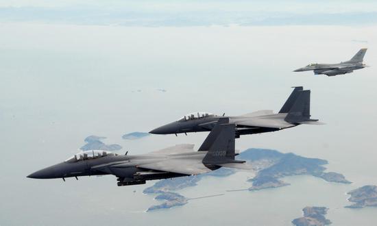 韩媒：3架俄军机"侵犯领空" 韩F15及F16升空开火