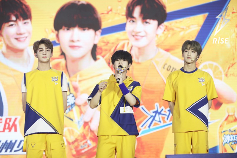 R1SE周震南何洛洛夏之光亮相品牌见面会 互动暖心燃爆现场