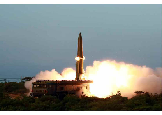 朝鲜试射导弹当天 美国核潜艇正访韩