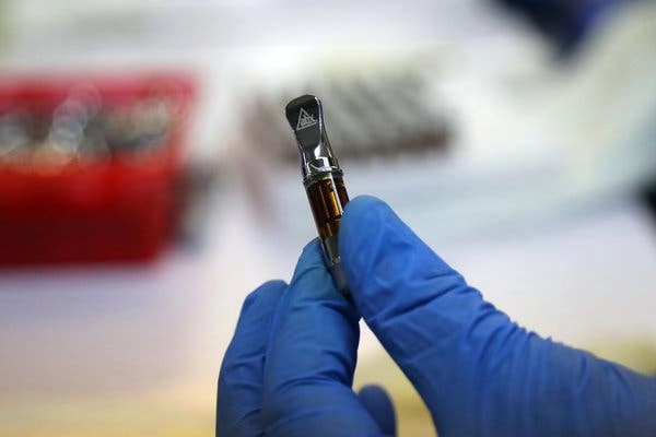 【蜗牛棋牌】美国发布有关电子烟警告:部分电子烟内含大麻成分