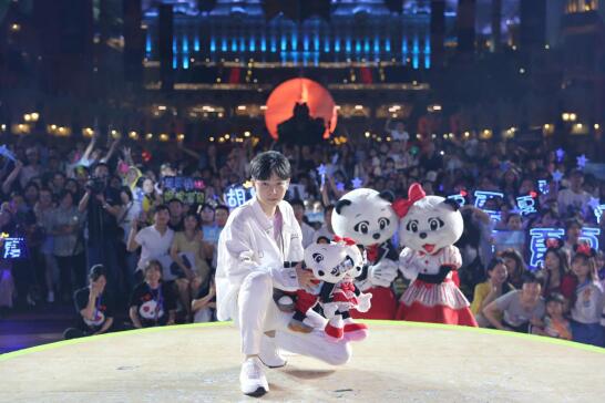 【蜗牛棋牌】胡夏化身“行走的CD” 金曲连唱上演青春“回忆杀”