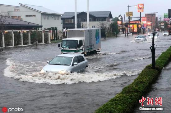 日本千叶县暴雨成灾水漫街道 已致至少9人死亡