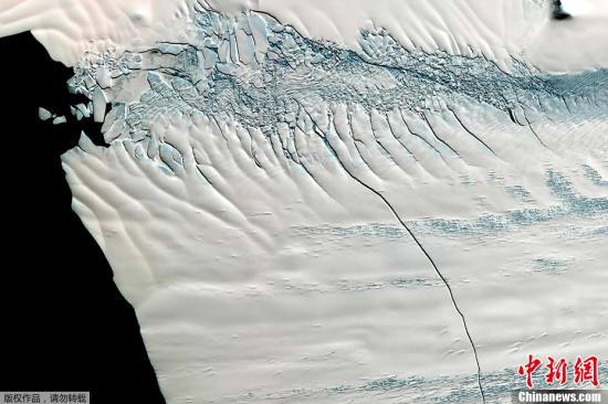 南极洲巨大冰山崩落 科学家：与气候变迁无关