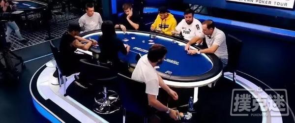 现场扑克中在后位遇到前面溜入玩家时应该怎么办？