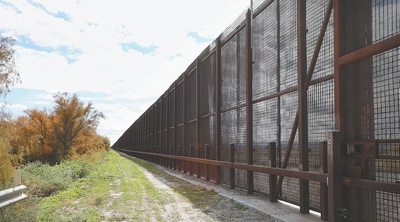 【蜗牛棋牌】美墨边境边检站非法移民人满为患:多名儿童死亡