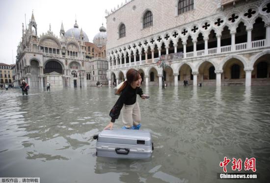 意大利水城威尼斯80%被淹 拉响红色警报(图)