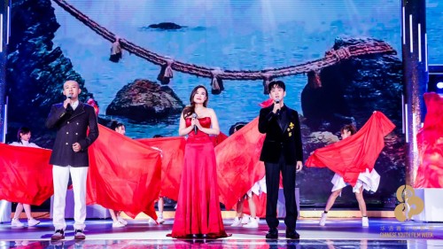 第14届华语青年电影周开幕，侯拂明倾情献唱《我爱你中国》