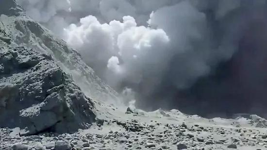 新西兰喷发火山地质活动仍频繁 救援行动被延缓