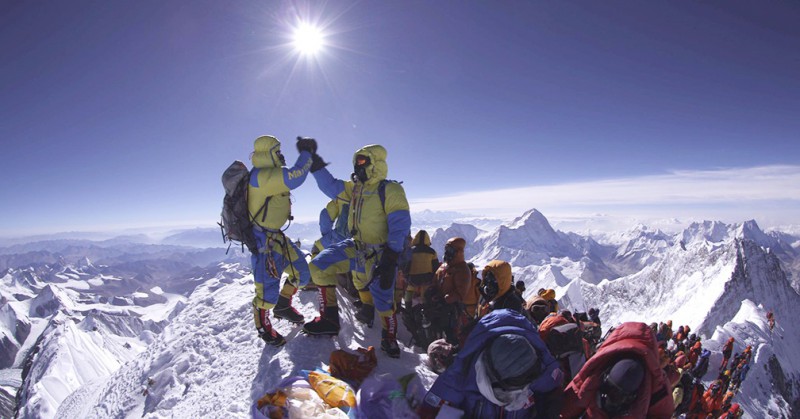 11人今年登珠峰途中死亡 尼泊尔拟加强登许可程序