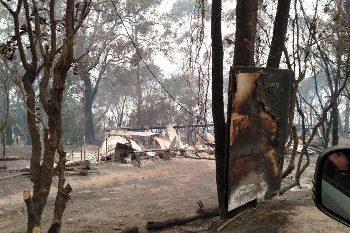 澳大利亚维多利亚州山林起火 至少17人失踪