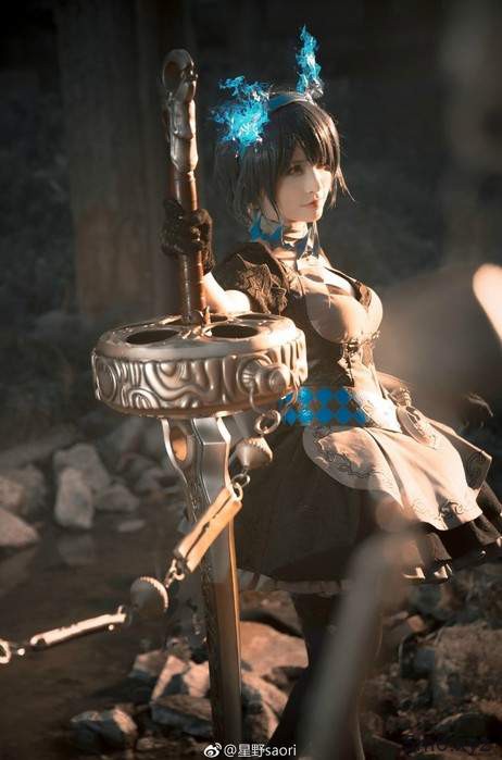 【蜗牛棋牌】星野Saori大尺度COSPLAY《碧蓝航线》爱宕 性感泳装美女高度还原角色