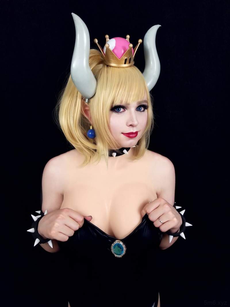 伪娘Sneaky女装Cosplay库巴姬 Coser戴假胸毫无违和感