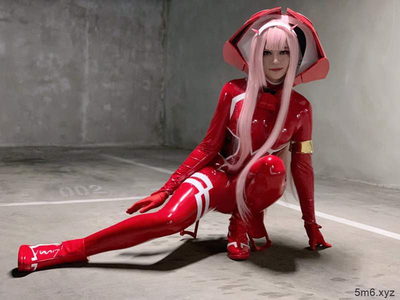 Sneaky角色扮演神秘少女ZERO TWO 高度还原美出新天际