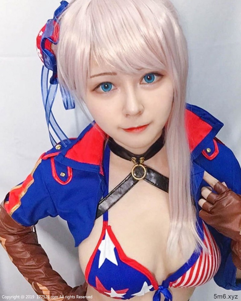 跨次元Cosplayer ArtyHuang性感火辣神还原动漫角色