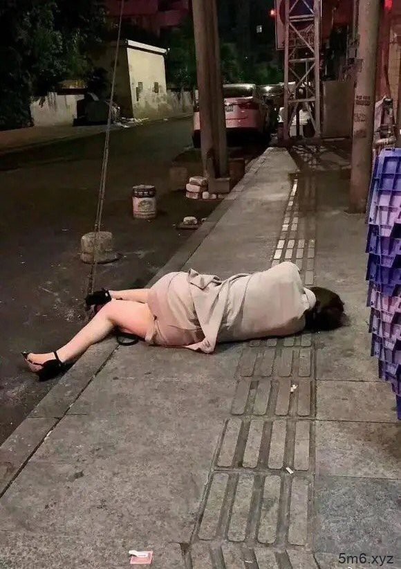 【蜗牛棋牌】宅在家里发霉了~教练,我也想学控球,戴口罩的那种。