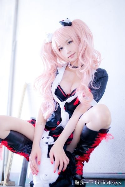 【蜗牛棋牌】欧派跟胖次都来了 空灵少女るしゃ转型成露出系coser!