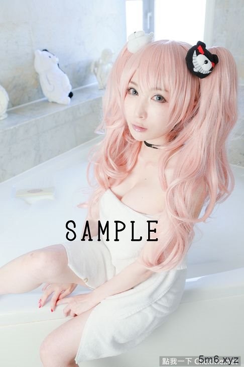 【蜗牛棋牌】欧派跟胖次都来了 空灵少女るしゃ转型成露出系coser!