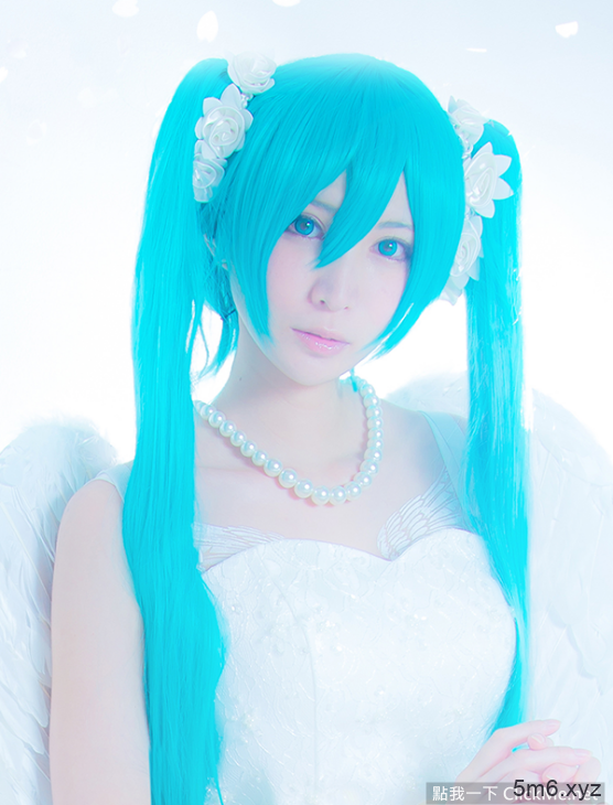 【蜗牛棋牌】欧派跟胖次都来了 空灵少女るしゃ转型成露出系coser!