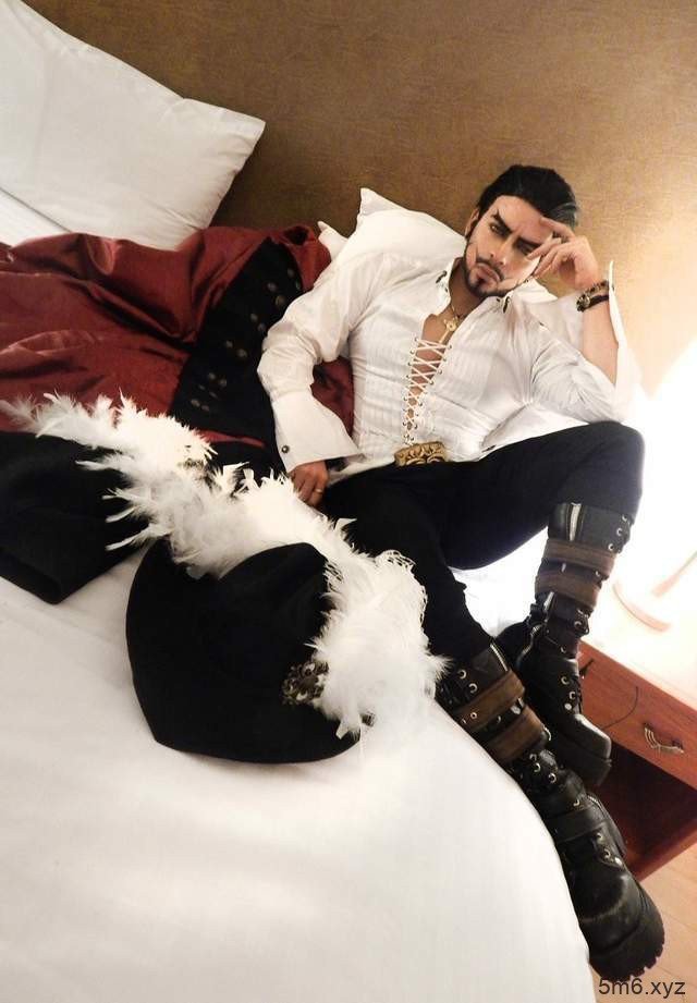 帅哥Coser神还原《海贼王》名角「鹰眼」 确定不是本人吗？