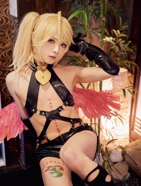 【蜗牛棋牌】长相甜美一秒让你爱上的Coser 看完都要被俘虏了