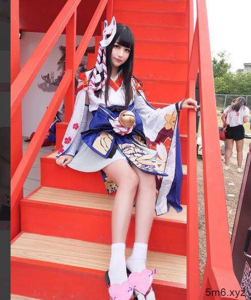 【蜗牛棋牌】正妹三三sugiCostume Play美少女LO娘漂亮到就跟洋娃娃一样