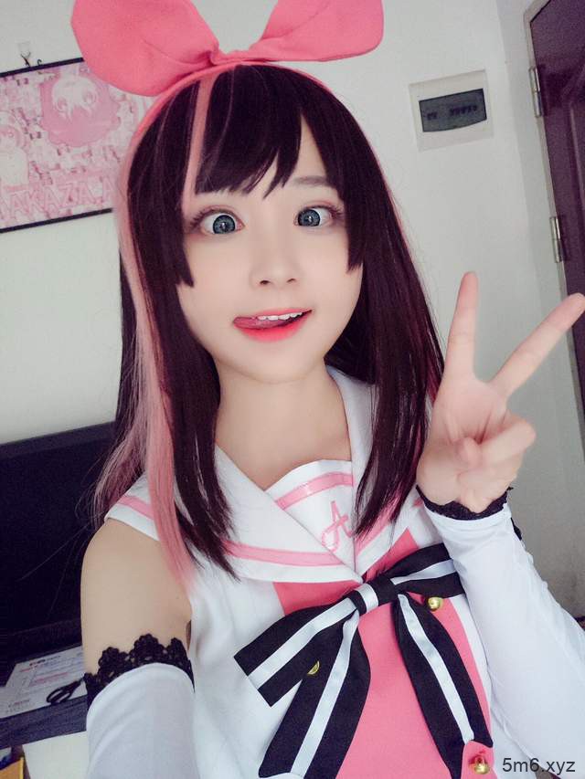 超萌表情包小妹Aliga梨嘉 Cosplay也都萌萌咑