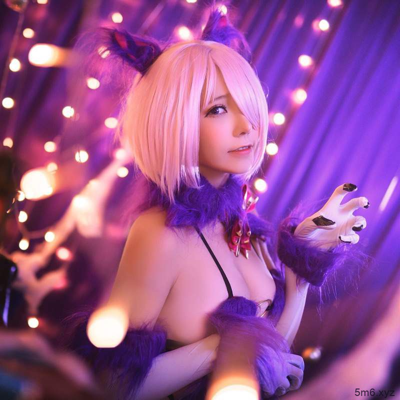 【蜗牛棋牌】Coser美女菌烨TAKO 17岁少女穿乳胶衣性感爆棚