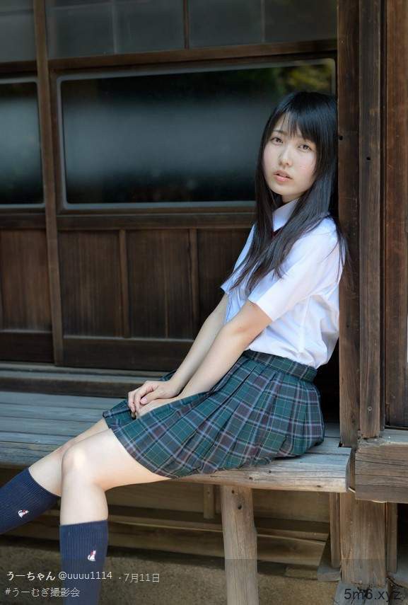 Coser正妹うーちゃん 清纯围巾制服妹宛如邻家女孩