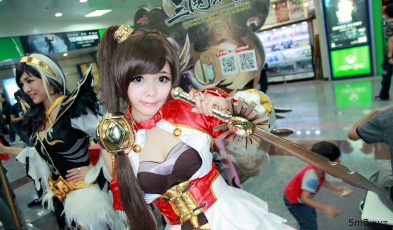 美女Coser加藤飘 外拍模特cosplay风格多变