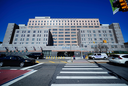 纽约州州长：准备迎接病人的顶峰 各医院应相互支援