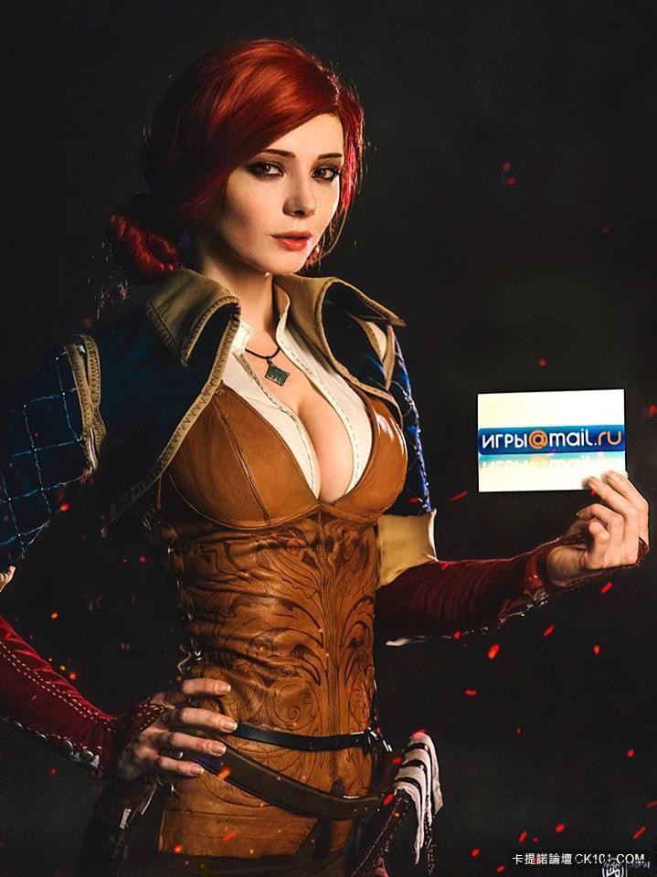 【蜗牛棋牌】正妹Coser乳量升级版神还原 《冰与火》Tyrell王后真面目美呆了