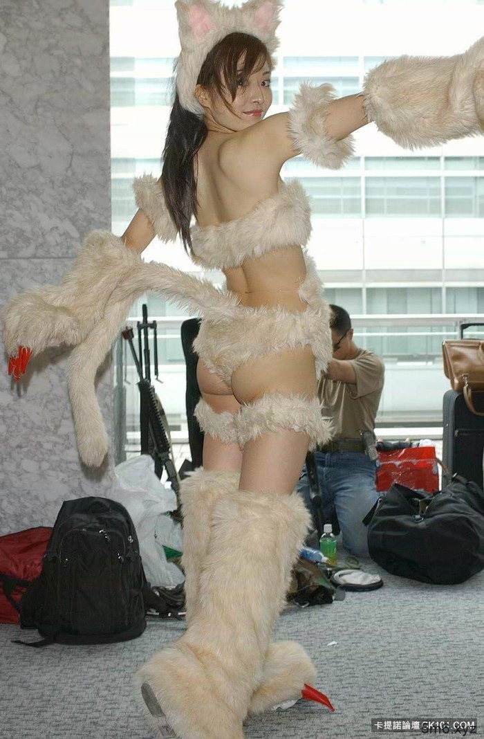 扮成谁都已经不重要了 「露出度」是何物的日本Cosplay现场