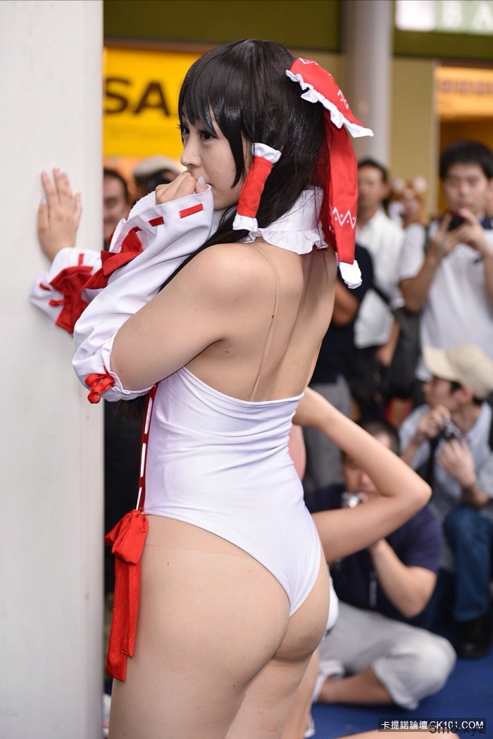 扮成谁都已经不重要了 「露出度」是何物的日本Cosplay现场